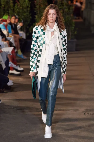 Look 15